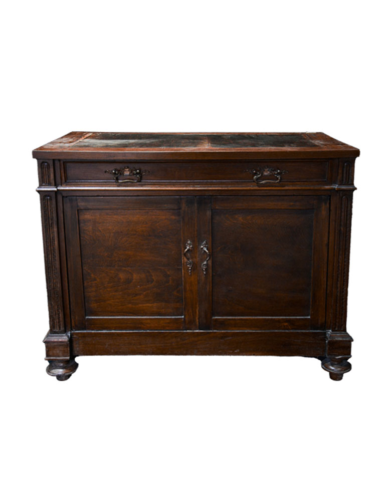 Mobile in legno scuro