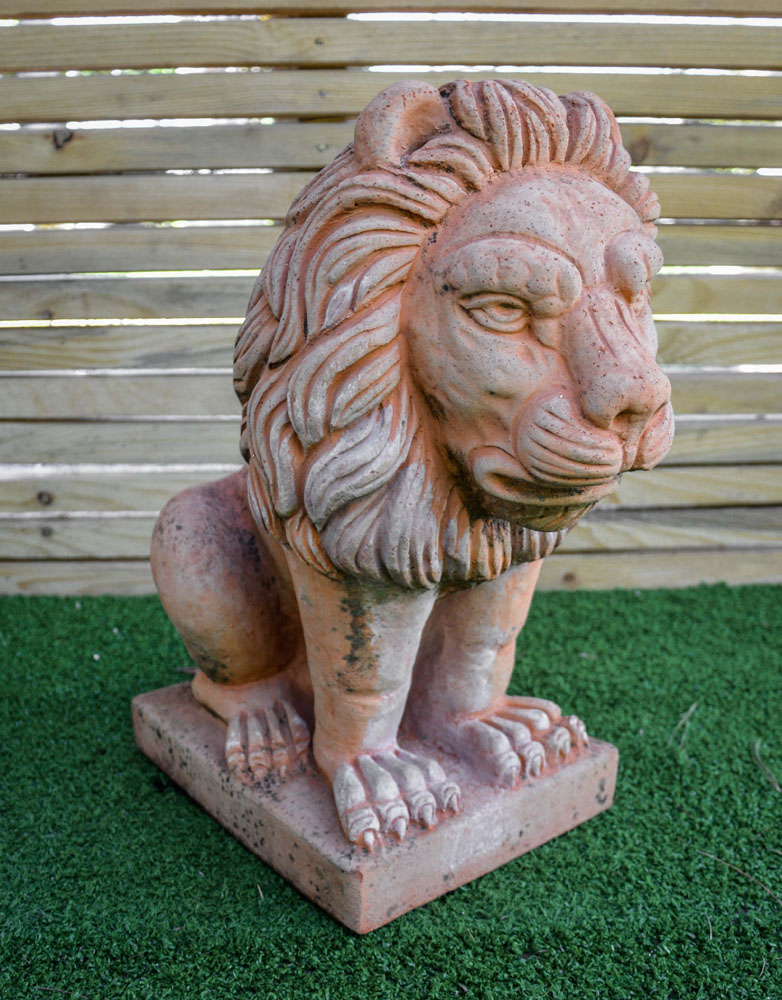 Leone seduto in cotto