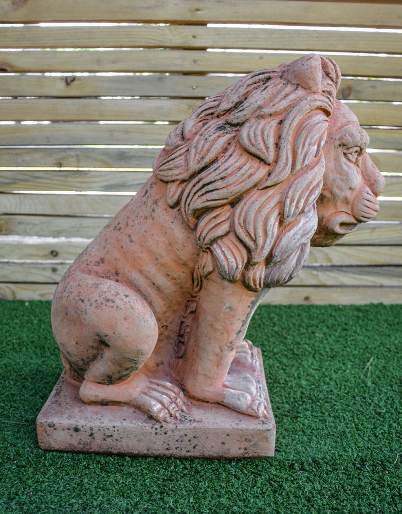 Leone seduto in cotto