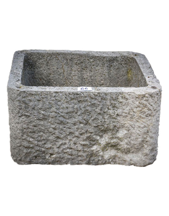 66 Vasca in sasso