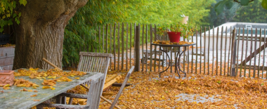 Come trasformare il giardino in uno spazio accogliente per l&rsquo;autunno: fontanelle, statue e idee decorative