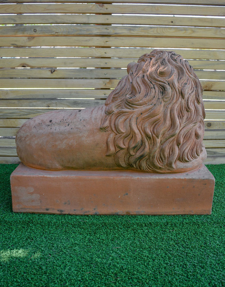 Leone con base in cotto - immagine 4