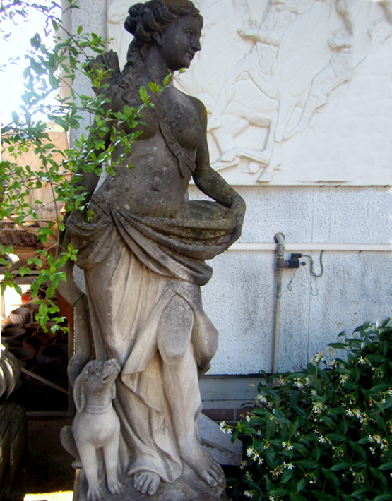 Statua Diana la Dea della caccia Statua Diana la Dea della caccia