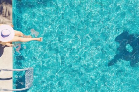 Come arredare il tuo spazio piscina