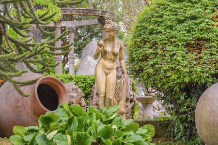Anfore in giardino: il tocco mediterraneo che dà personalità allo spazio esterno