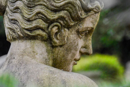 Come illuminare statue, fontane e angoli del giardino per le serate estive