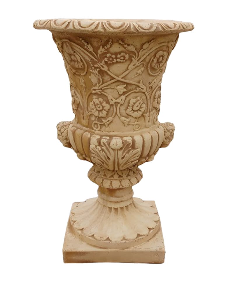 Vaso ornamentale in cemento con finitura antiquariato design, decorazioni barocche a rilievo e tonalità ocra calda.