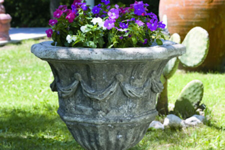 Vasi da esterno: materiali, dimensioni e trucchi per un giardino sempre curato