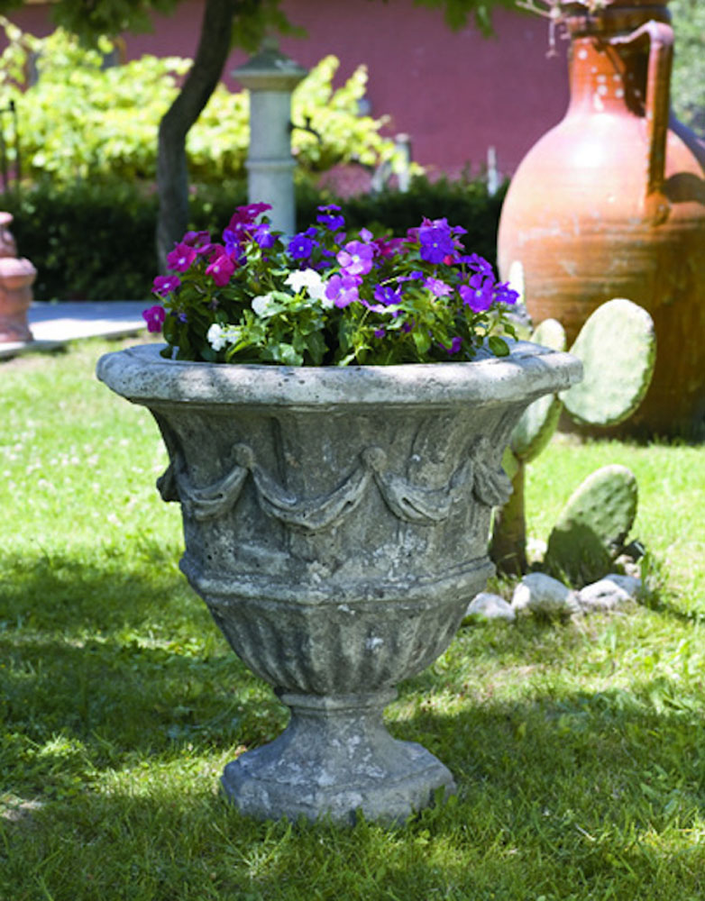 Vasi da esterno: materiali, dimensioni e trucchi per un giardino sempre curato