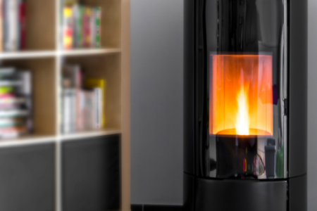 Stufa a pellet: accorgimenti per la riaccensione autunnale e manutenzione preventiva