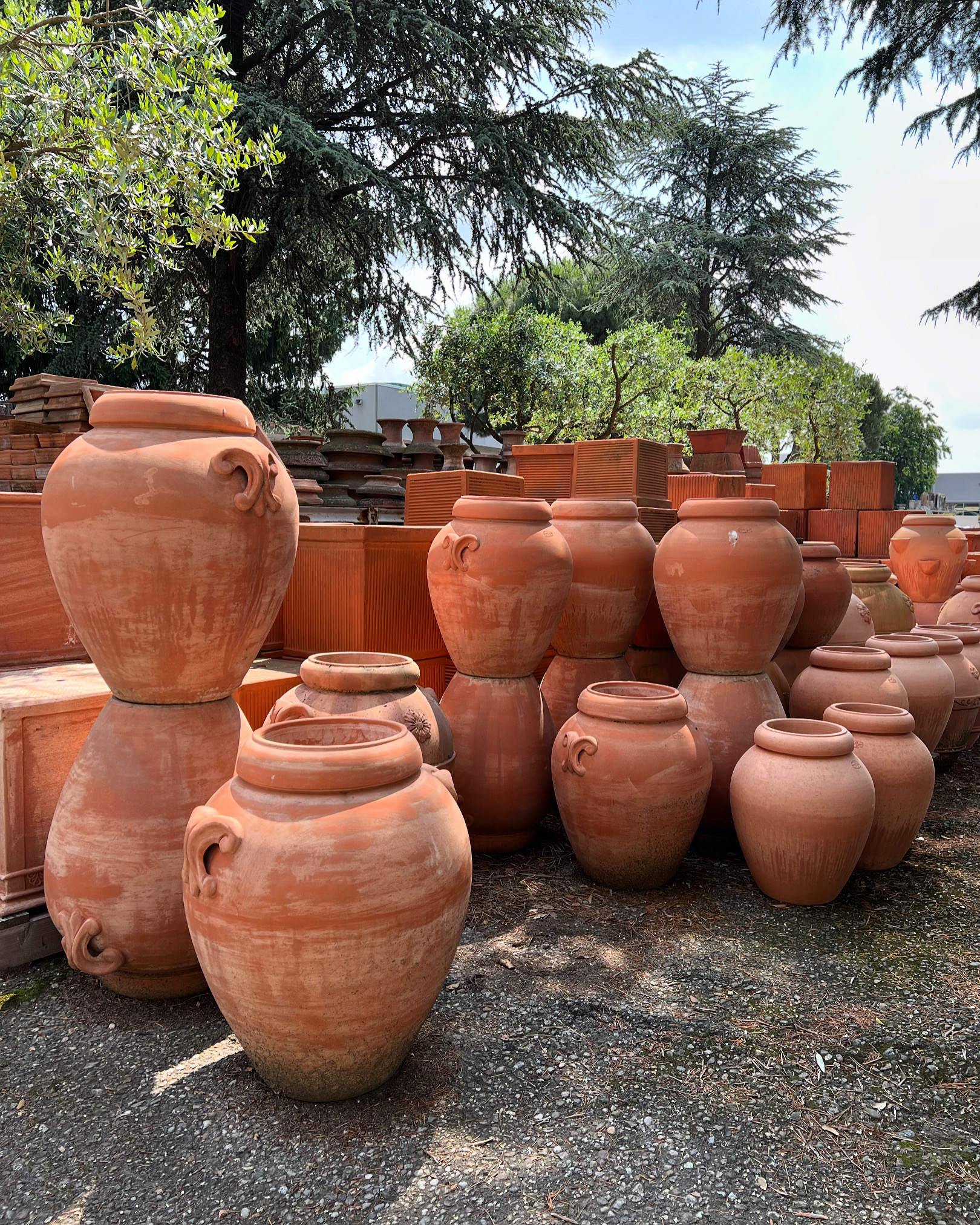 Vasi grandi da giardino: perché cambiano completamente l’estetica dello spazio